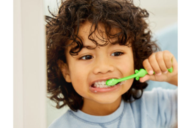 127_220411_SunnysideDentalDigital_1080x1080-photos-only3-638x427 Child brushing his teeth